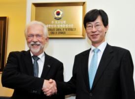 Sibrandes Poppema and ambassador Key Cheol Lee