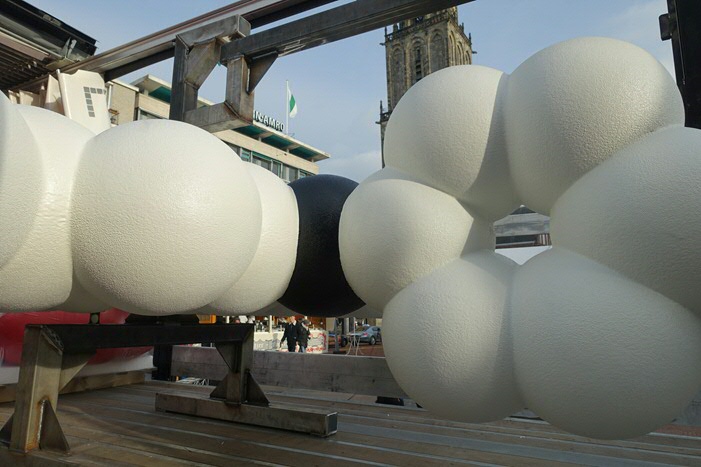 De oplevering van de nanocar op de Grote MarktNanocar on Grote Markt