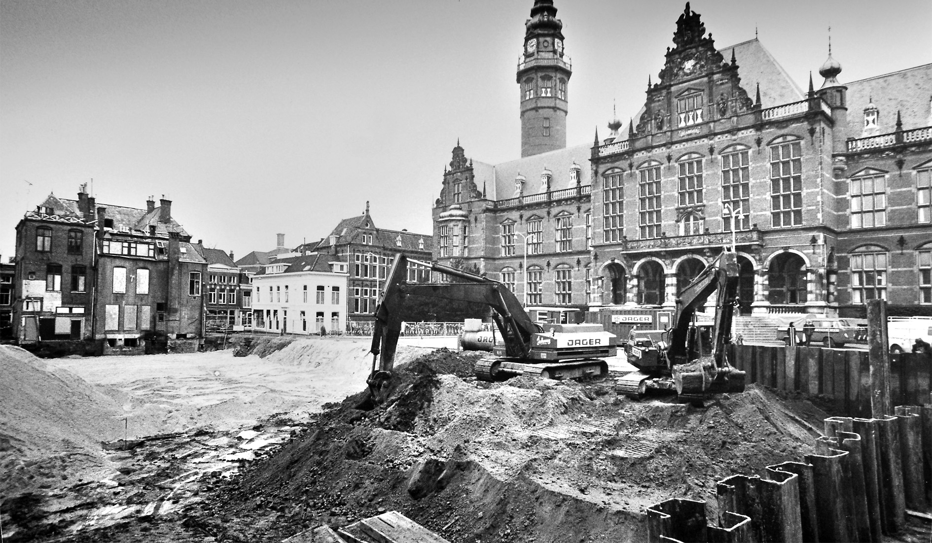 De bouw van de UB, op de plek van de net gesloopte Broerkerk