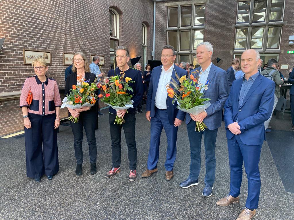 De laureaten met het College van Bestuur van de RUG