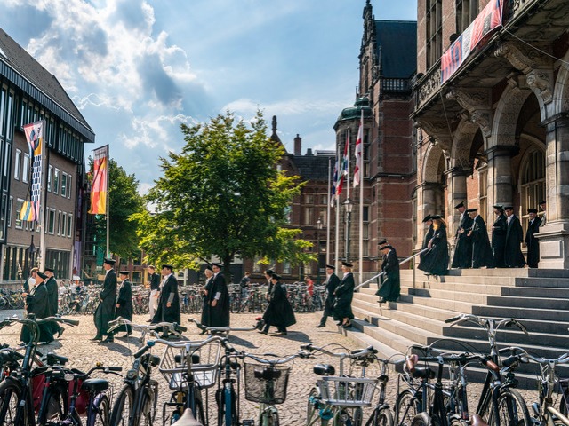 The procession of professors, which will be led by Mr Lunsing Cazemier this year. © UG, photo: Reyer Boxum