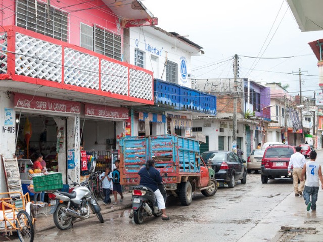 Busy street in Mexico. Source: Zuber, 2014