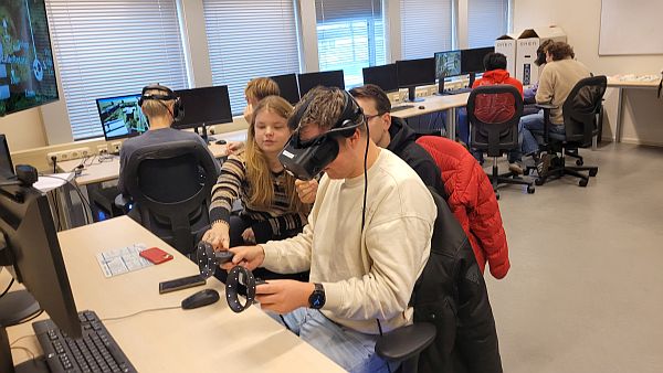 Studenten aan het werk met VR