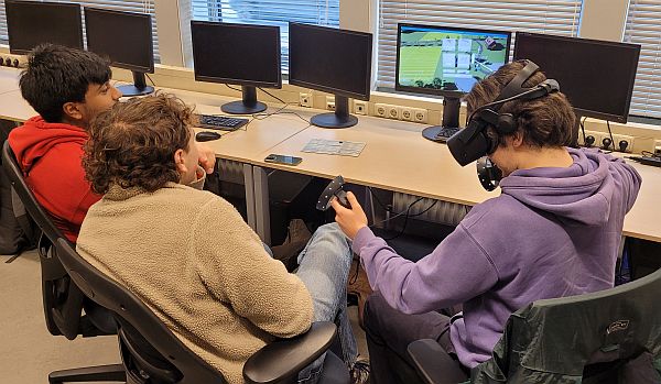 Studenten aan het werk met VR