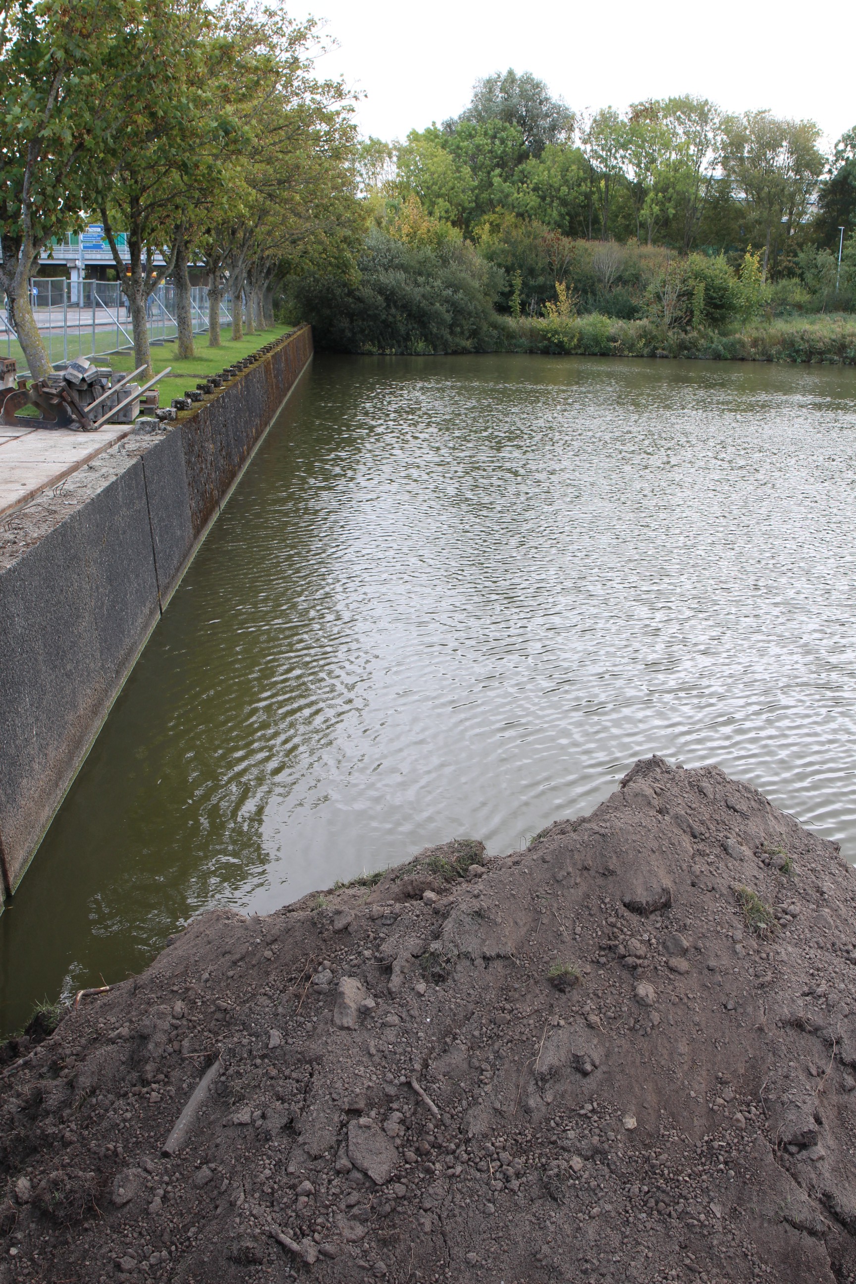 De vijver wordt tijdelijk gedempt als bouwterreinA section of the pond will temporarily be closed