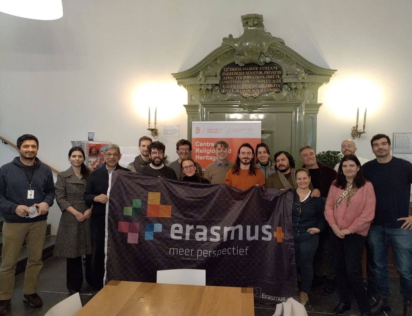 Group photo of MIRETAGE members in front of the old courtroom at the faculty of RCS