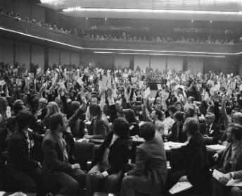 PvdA-congres in stemming, 1977