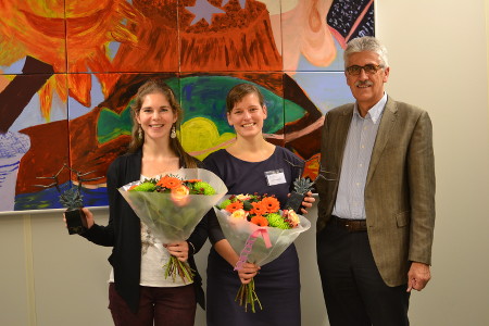 V.l.n.r. Larissa Gonzalez (winnaar HBO), Cirsten Zwaagstra (winnaar WO) en Leendert van Bree (voorzitter jury)