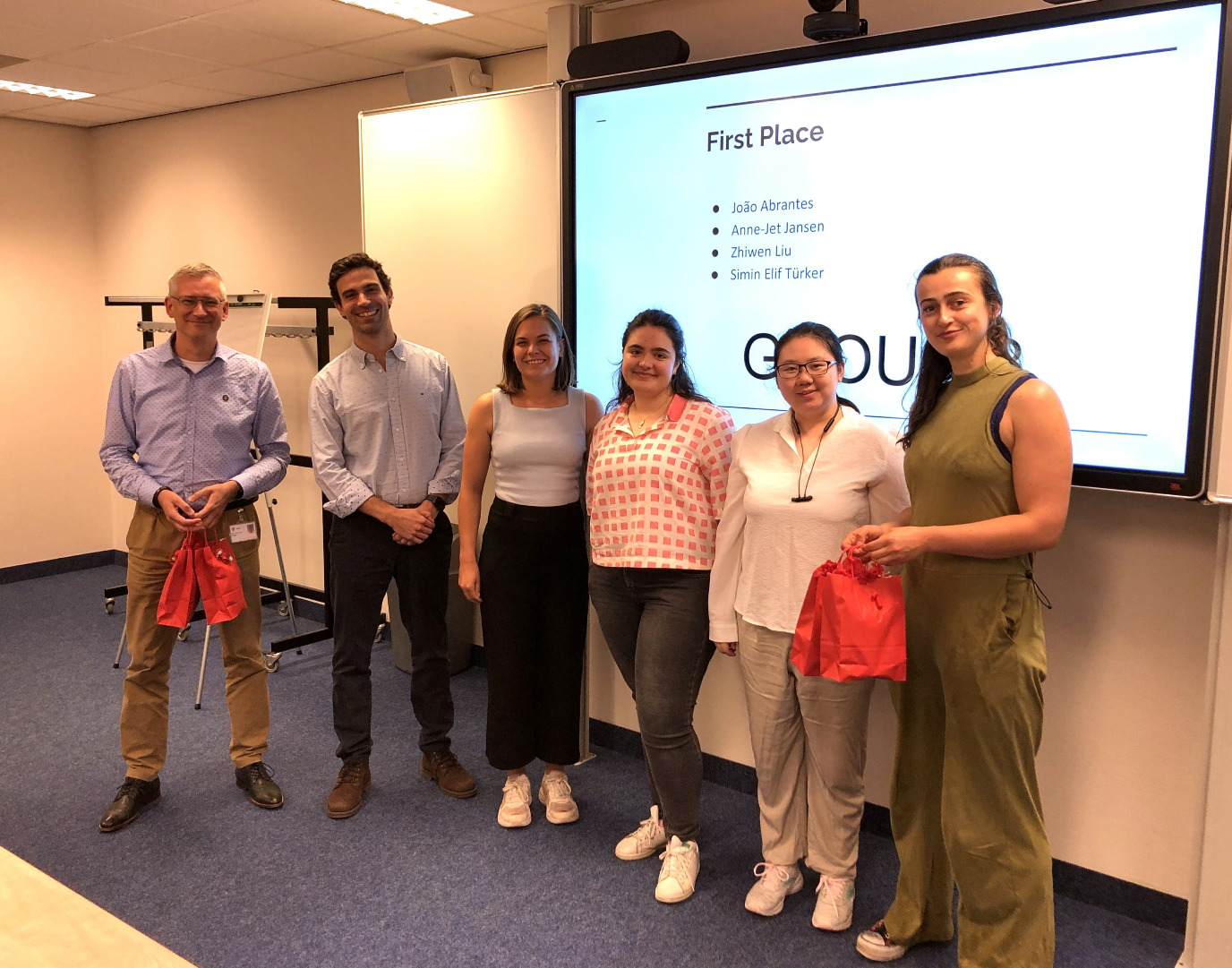 Winners of the best presentation: João Abrantes, Anne-Jet Jansen, Zhiwen Liu and Simin Elif Türker (Photo by Michiel Hooiveld)