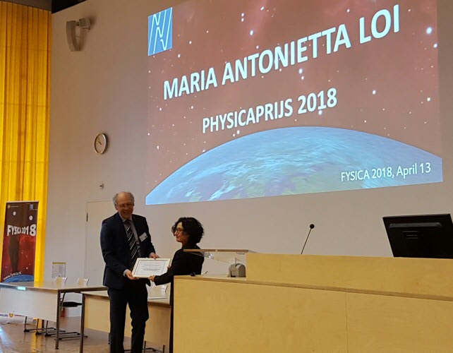 Maria Antonietta Loi ontvangt Physica prijs 2018Maria Loi receives the Physica Prize