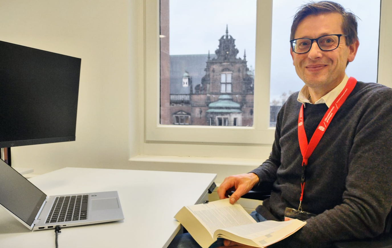 Mr. Raymond Adema is Hoofduniversitair Docent (Internationaal) Belastingrecht en één van de academic leads van het Human Mobility & Migration Lab van de Rudolf Agricola School. Foto: Marco in 't Veldt