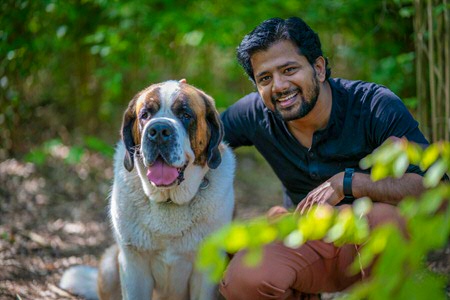 Aditya Iyer en zijn hond Arya | Foto: Aditya Iyer